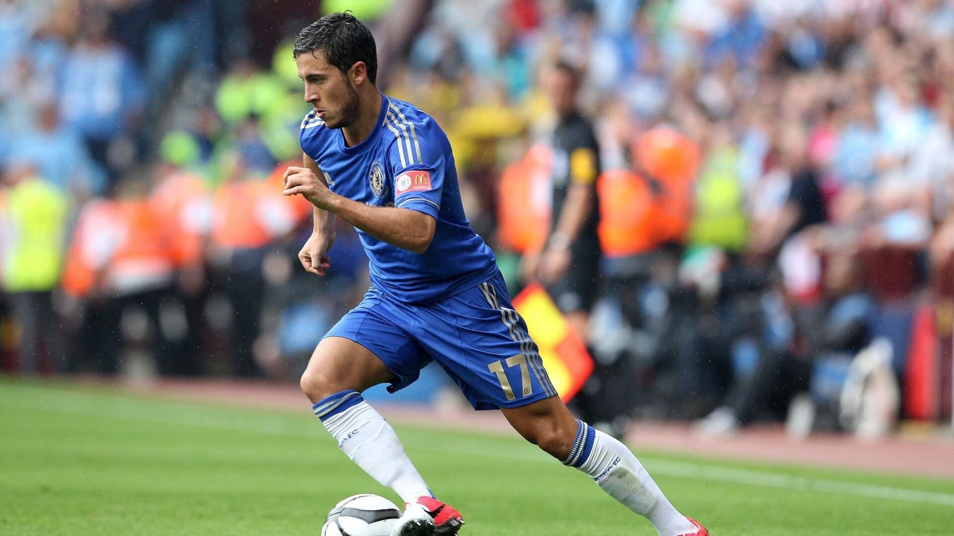 教练临场决策精准替补球员登场三分钟制造关键机会，教练员替补队员的技术犯规应